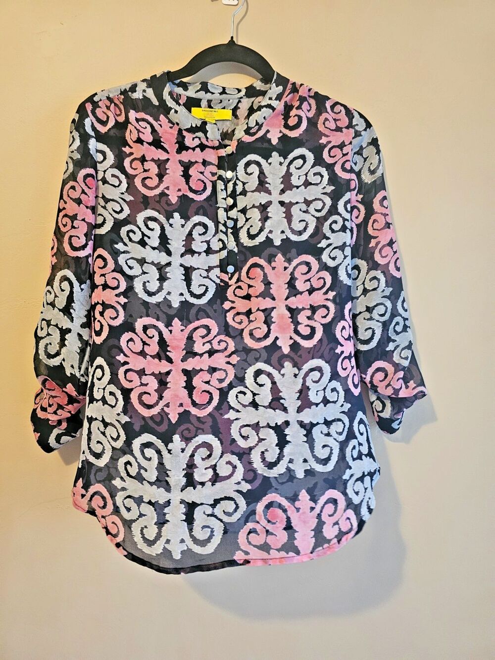 Banana Rep Womens  Blouse MILLY Collection Lightweight 3/4 Roll Tab Sleeve sz O